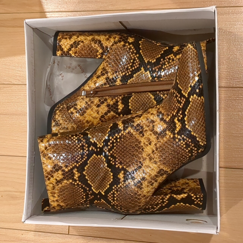 Size 7 brand new snake skin boot heels